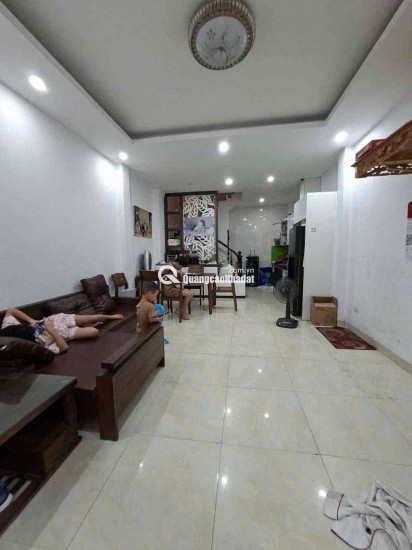 Cô Lan cán bộ về hưu gửi bán nhà trung tâm Thạch Bàn, Long Biên dưới 6.6 tỷ. DT 40m2
